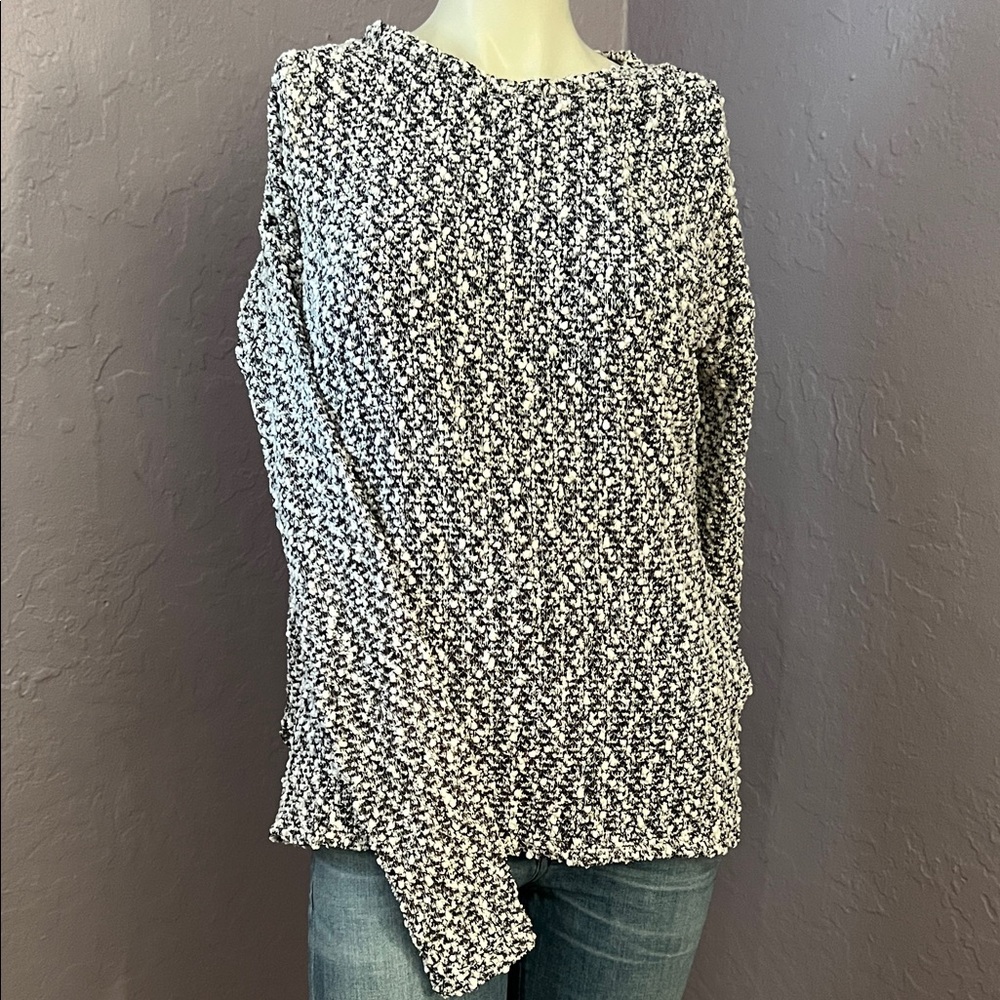 Aeropostale Black and White Crew Neck Sweater